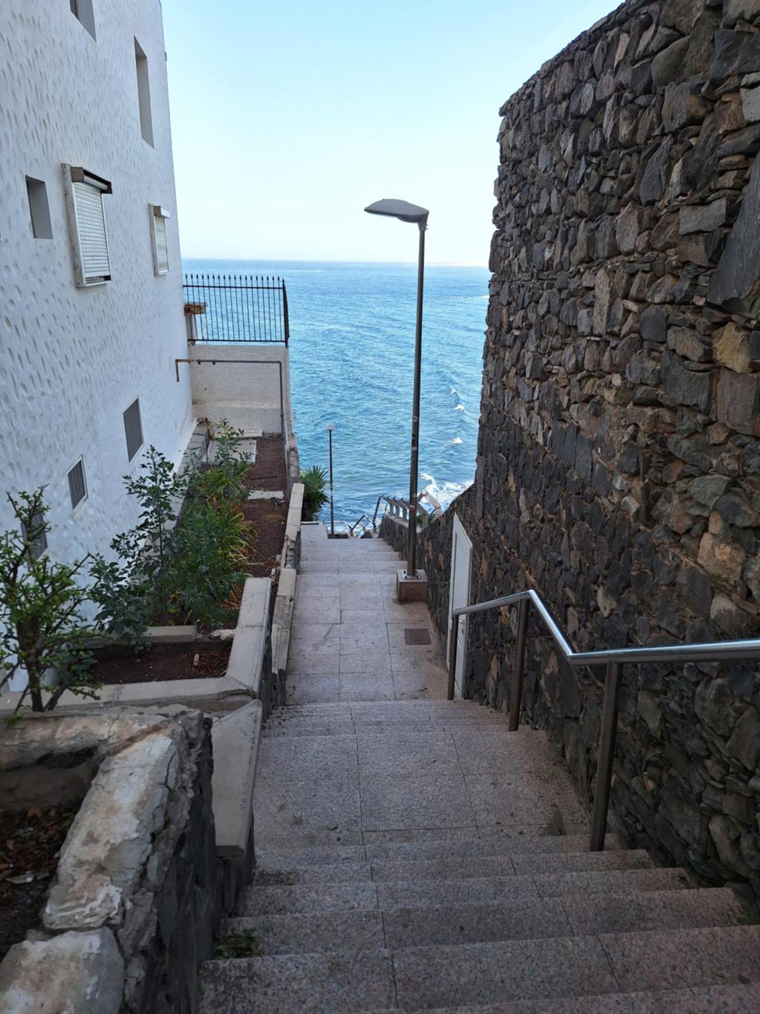 White And Quiet! Modern Apartment In San Agustin San Bartolome Bagian luar foto